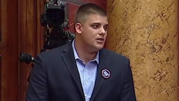 ШЕШЕЉ ПРЕД ИЗБОРЕ: Да и јуначки Никшић покаже да је прошло време мафијашке диктатуре Мила Ђукановића и његове издајничке политике ШЕШЕЉ ПРЕД ИЗБОРЕ: Да и јуначки Никшић покаже да је прошло време мафијашке диктатуре Мила Ђукановића и његове издајничке политике
