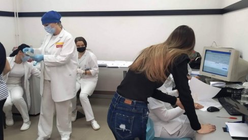 IMUNIZACIJA VIKENDOM U PARAĆINU: Sutra će 122 osobe primiti drugu dozu ruske vakcine sputnjik IMUNIZACIJA VIKENDOM U PARAĆINU: Sutra će 122 osobe primiti drugu dozu ruske vakcine sputnjik