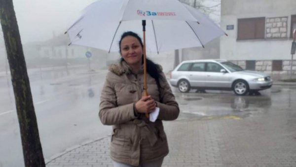 ПОСЛЕ КИШЕ СУНЦЕ ЋЕ НАС ОГРЕЈАТИ: Грађани Никшића пожурили да обаве грађанску дужност ПОСЛЕ КИШЕ СУНЦЕ ЋЕ НАС ОГРЕЈАТИ: Грађани Никшића пожурили да обаве грађанску дужност