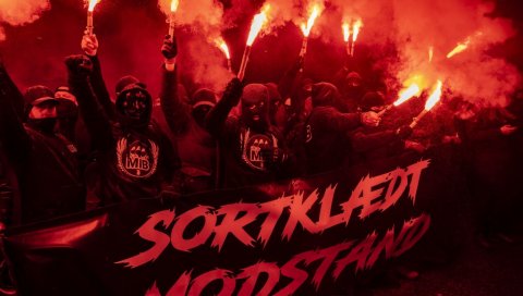 ЉУДИ У ЦРНОМ НА УЛИЦАМА КОПЕНХАГЕНА: Протести у Данској у знак подршке активисткињи ЉУДИ У ЦРНОМ НА УЛИЦАМА КОПЕНХАГЕНА: Протести у Данској у знак подршке активисткињи
