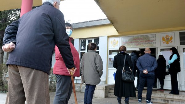 ИЗЛАЗНОСТ ДО 17 ЧАСОВА: Ево колико је људи до сада гласало на изборима у Никшићу ИЗЛАЗНОСТ ДО 17 ЧАСОВА: Ево колико је људи до сада гласало на изборима у Никшићу