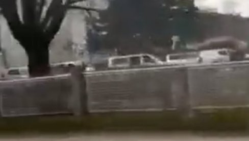САЈЕВЦИ ИЗАШЛИ НА УЛИЦЕ НИКШИЋА! Снимљена возила специјалне јединице, спречиће хаос који је најавио Мило (ВИДЕО) САЈЕВЦИ ИЗАШЛИ НА УЛИЦЕ НИКШИЋА! Снимљена возила специјалне јединице, спречиће хаос који је најавио Мило (ВИДЕО)