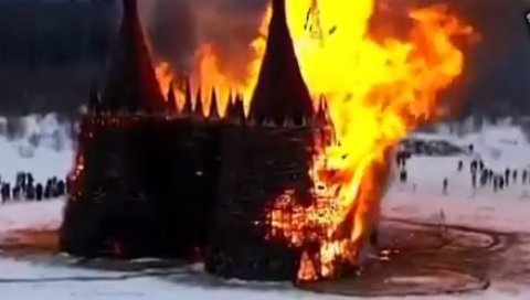 РУСИ СПАЛИЛИ КОРОНУ: Празнична свечаност Масленица завршена у великом стилу (ВИДЕО) РУСИ СПАЛИЛИ КОРОНУ: Празнична свечаност Масленица завршена у великом стилу (ВИДЕО)