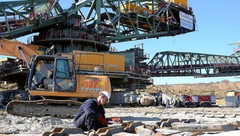 ОДРИЦАЊЕ ОД УГЉА КОШТА МИЛИЈАРДЕ: Производња само зелене енергије довела би до погубног економског сценарија за Србију ОДРИЦАЊЕ ОД УГЉА КОШТА МИЛИЈАРДЕ: Производња само зелене енергије довела би до погубног економског сценарија за Србију