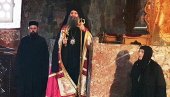 PATRIJARH PORFIRIJE STIGAO U PEĆKU PATRIJARŠIJU: Poklonio se čudotvornoj ikoni PATRIJARH PORFIRIJE STIGAO U PEĆKU PATRIJARŠIJU: Poklonio se čudotvornoj ikoni