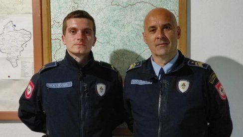 СКИНУЛИ МУ ОМЧУ С ВРАТА: Полицајци из Брода и Дервенте спасли двадесетосмогодишњака из Градишке СКИНУЛИ МУ ОМЧУ С ВРАТА: Полицајци из Брода и Дервенте спасли двадесетосмогодишњака из Градишке