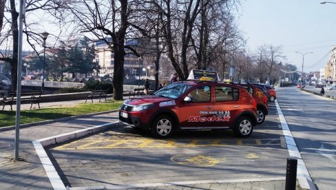 OLAKŠICA ZA OSOBE SA INVALIDITETOM U PARAĆINU: Prošlogodišnje kartice za besplatno parkiranje važiće do kraja decembra OLAKŠICA ZA OSOBE SA INVALIDITETOM U PARAĆINU: Prošlogodišnje kartice za besplatno parkiranje važiće do kraja decembra
