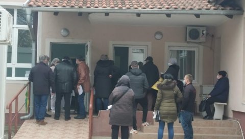 ВИШЕ ОД ПОЛОВИНЕ ЗАРАЖЕНИХ ТЕСТОВА: У Параћину и даље лоша епидемиолошка слика, у недељу откривена 51 особа позитивна на корону ВИШЕ ОД ПОЛОВИНЕ ЗАРАЖЕНИХ ТЕСТОВА: У Параћину и даље лоша епидемиолошка слика, у недељу откривена 51 особа позитивна на корону