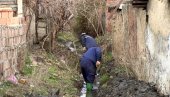 РЕШАВАЈУ ПРОБЛЕМ АТМОСФЕРСКИХ ВОДА: Вршачки комуналци темељно чисте канал „Галамбош“ РЕШАВАЈУ ПРОБЛЕМ АТМОСФЕРСКИХ ВОДА: Вршачки комуналци темељно чисте канал „Галамбош“