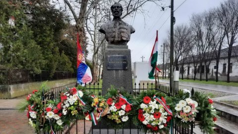 МИСА И ВЕНЦИ НА СПОМЕНИКУ ЛАЈОША КОШУТА: Обележена годишњица мађарске револуције у Новом Итебеју МИСА И ВЕНЦИ НА СПОМЕНИКУ ЛАЈОША КОШУТА: Обележена годишњица мађарске револуције у Новом Итебеју