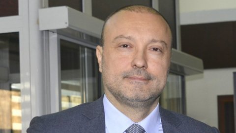 ТОМИЋ НА ИНФОРМАТИВНОМ РАЗГОВОРУ: Бивши директор даје изјаву у вези са царинским пословима ТОМИЋ НА ИНФОРМАТИВНОМ РАЗГОВОРУ: Бивши директор даје изјаву у вези са царинским пословима
