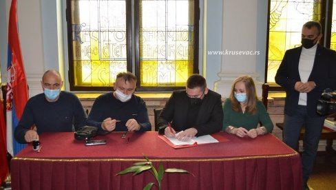 U PET LOKALNIH PREDUZEĆA U KRUŠEVCU: Potpisani novi kolektivni ugovori U PET LOKALNIH PREDUZEĆA U KRUŠEVCU: Potpisani novi kolektivni ugovori