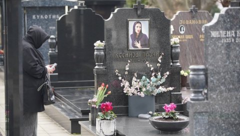 РЕКОНСТРУКЦИЈА СВИРЕПОГ УБИСТВА КСЕНИЈЕ ПАЈЧИН: Популарну певачицу дечко упуцао у стану, детаљи трагедије и данас леде крв у жилама! (ФОТО) РЕКОНСТРУКЦИЈА СВИРЕПОГ УБИСТВА КСЕНИЈЕ ПАЈЧИН: Популарну певачицу дечко упуцао у стану, детаљи трагедије и данас леде крв у жилама! (ФОТО)