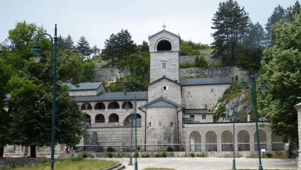 НА ЦЕТИЊУ ДАН ЖАЛОСТИ: Одавање почасти свим жртвама вируса корона НА ЦЕТИЊУ ДАН ЖАЛОСТИ: Одавање почасти свим жртвама вируса корона