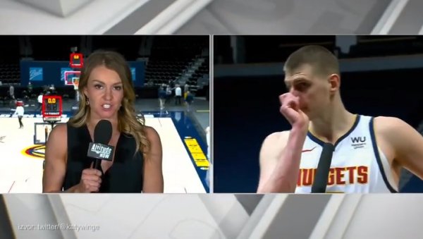 СЕДАМ ЗИМА НИСАМ БИО КУЋИ: Никола Јокић говорио о тужној страни играња у НБА и нашао се на ивици суза (ВИДЕО) СЕДАМ ЗИМА НИСАМ БИО КУЋИ: Никола Јокић говорио о тужној страни играња у НБА и нашао се на ивици суза (ВИДЕО)