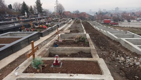 ГРОБЉЕ ПРОШИРУЈУ ПА - ПРЕКОПАВАЈУ: ЈКП Градско Зеленило у Чачку се суочава са мањком места за сахрањивање ГРОБЉЕ ПРОШИРУЈУ ПА - ПРЕКОПАВАЈУ: ЈКП Градско Зеленило у Чачку се суочава са мањком места за сахрањивање
