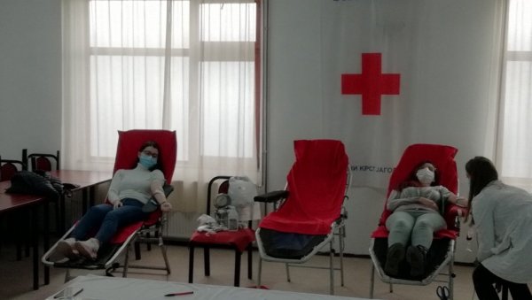 ПОЗИВ ГРАЂАНИМА ДА ДАЈУ КРВ: Где ће бити мобилне екипе наредна четири дана ПОЗИВ ГРАЂАНИМА ДА ДАЈУ КРВ: Где ће бити мобилне екипе наредна четири дана
