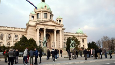 УГОСТИТЕЉИ БЛОКИРАЛИ ЦЕНТАР БЕОГРАДА: Протестују због нових мера (ФОТО) УГОСТИТЕЉИ БЛОКИРАЛИ ЦЕНТАР БЕОГРАДА: Протестују због нових мера (ФОТО)