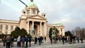 УГОСТИТЕЉИ БЛОКИРАЛИ ЦЕНТАР БЕОГРАДА: Протестују због нових мера (ФОТО) УГОСТИТЕЉИ БЛОКИРАЛИ ЦЕНТАР БЕОГРАДА: Протестују због нових мера (ФОТО)