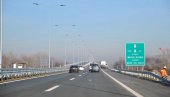 УПОЗОРЕЊЕ ЗА ВОЗАЧЕ: Због снега смањена брзина на ауто-путу Милош Велики УПОЗОРЕЊЕ ЗА ВОЗАЧЕ: Због снега смањена брзина на ауто-путу Милош Велики