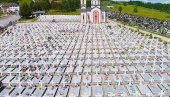 NOSILI SU I KOVČEGE SA TELIMA PREMINULIH: Sećanje na 25. godina od egzodusa Srba, venci za 958 poginulih iz Sarajeva (FOTO)
