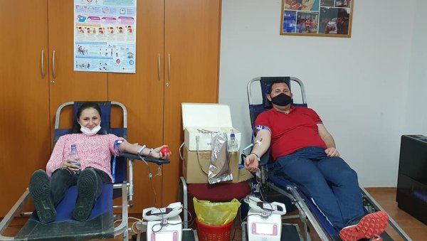 НАЈВЕЋИ ОДЗИВ ДО САДА: Упркос ригорозним правилима, крв у Вршцу дао 71 добровољни давалац НАЈВЕЋИ ОДЗИВ ДО САДА: Упркос ригорозним правилима, крв у Вршцу дао 71 добровољни давалац