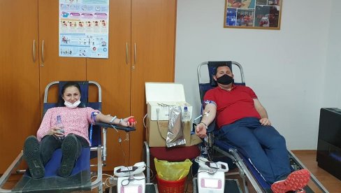 НАЈВЕЋИ ОДЗИВ ДО САДА: Упркос ригорозним правилима, крв у Вршцу дао 71 добровољни давалац НАЈВЕЋИ ОДЗИВ ДО САДА: Упркос ригорозним правилима, крв у Вршцу дао 71 добровољни давалац