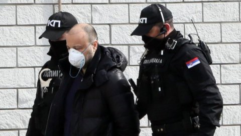 СУМЊА СЕ НА МИЛИОНСКУ ПЉАЧКУ: О чему је полиција испитивала бившег директора Управе царина Милша Томића СУМЊА СЕ НА МИЛИОНСКУ ПЉАЧКУ: О чему је полиција испитивала бившег директора Управе царина Милша Томића