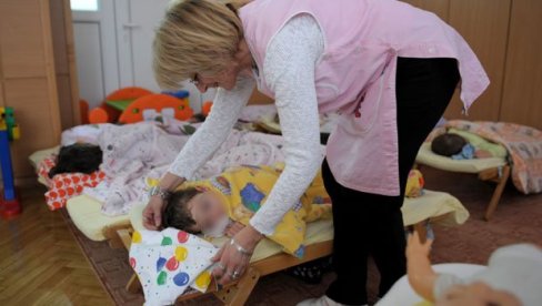 VASPITAČICAMA I DO 1.000 EVRA: Zaposlenima u predškolskim ustanovama stižu povišice VASPITAČICAMA I DO 1.000 EVRA: Zaposlenima u predškolskim ustanovama stižu povišice