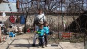 САМО ДА НАМ СЕ ЈОВАНА ИЗЛЕЧИ: Тасићи из Кршевице код Бујановца живе у немаштини САМО ДА НАМ СЕ ЈОВАНА ИЗЛЕЧИ: Тасићи из Кршевице код Бујановца живе у немаштини