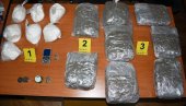 У ВИКЕНДИЦИ ДРЖАЛИ ВИШЕ ОД ДЕСЕТ КИЛОГРАМА НАРКОТИКА: Ухапшене три особе из Смедерева У ВИКЕНДИЦИ ДРЖАЛИ ВИШЕ ОД ДЕСЕТ КИЛОГРАМА НАРКОТИКА: Ухапшене три особе из Смедерева