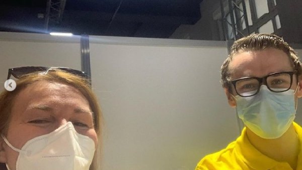 ОСЕЋАМ СЕ СИГУРНО: Амбасадорка Србије у УК после вакцинације АстраЗенеком ОСЕЋАМ СЕ СИГУРНО: Амбасадорка Србије у УК после вакцинације АстраЗенеком