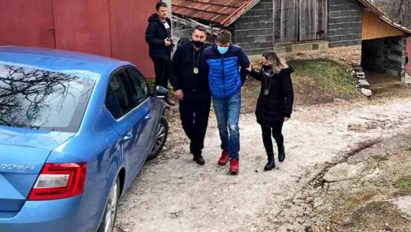 ПРЕКО ИНСТАГРАМА ТРАЖИО СЛИКЕ ОД ДЕВОЈЧИЦА! Ухапшен мушкарац због дечје порнографије, више од 40 малолетница на његовој мети (ФОТО) ПРЕКО ИНСТАГРАМА ТРАЖИО СЛИКЕ ОД ДЕВОЈЧИЦА! Ухапшен мушкарац због дечје порнографије, више од 40 малолетница на његовој мети (ФОТО)