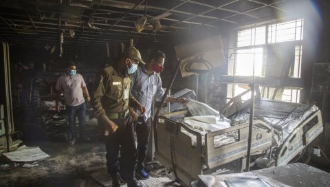 УЖАС У БАНГЛАДЕШУ: Три ковид пацијента настрадала у пожару у болници (ФОТО) УЖАС У БАНГЛАДЕШУ: Три ковид пацијента настрадала у пожару у болници (ФОТО)