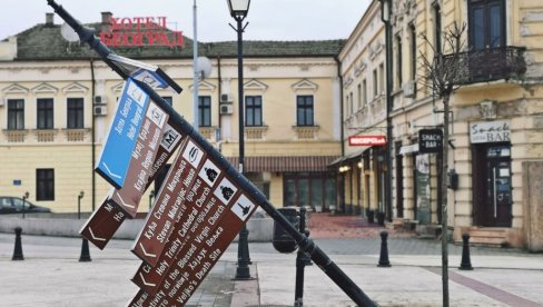РУШИО ДРВЕЋЕ, ЧУПАО ЗНАКОВЕ: Олујни ветар направио хаос у општини Неготин РУШИО ДРВЕЋЕ, ЧУПАО ЗНАКОВЕ: Олујни ветар направио хаос у општини Неготин