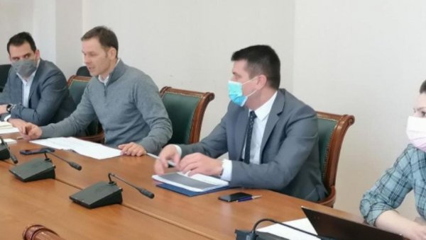 ВАЖАН САСТАНАК О ТЕКУЋИМ ПРОЈЕКТИМА: Министар Мали разговарао са Линдом ван Гелер и Стивеном Ндегвом (ФОТО) ВАЖАН САСТАНАК О ТЕКУЋИМ ПРОЈЕКТИМА: Министар Мали разговарао са Линдом ван Гелер и Стивеном Ндегвом (ФОТО)