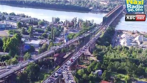 SUDAR NA PANČEVCU: Formirale se kilometarske kolone, vozila mile u smeru ka gradu SUDAR NA PANČEVCU: Formirale se kilometarske kolone, vozila mile u smeru ka gradu