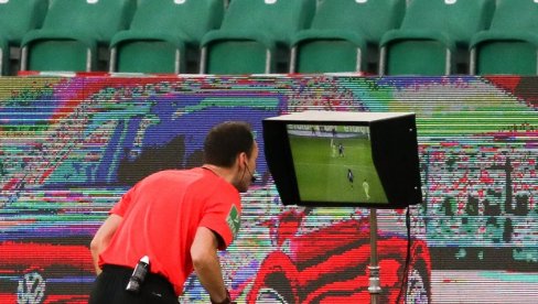 FIFA UVODI SUPER VAR: Uz pomoć veštačke inteligencije odluke o ofsajdu bi se donosile u sekundi FIFA UVODI SUPER VAR: Uz pomoć veštačke inteligencije odluke o ofsajdu bi se donosile u sekundi