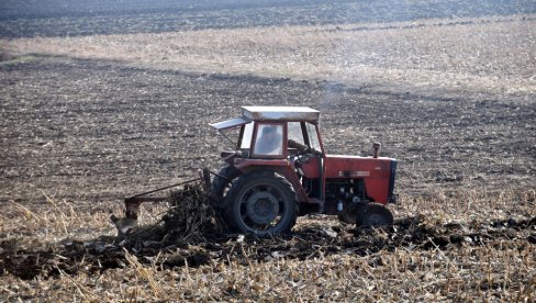DRŽAVA ĆE ISPUNITI SVE ŠTO JE OBEĆANO: Značajni benefiti za poljoprivrednike DRŽAVA ĆE ISPUNITI SVE ŠTO JE OBEĆANO: Značajni benefiti za poljoprivrednike
