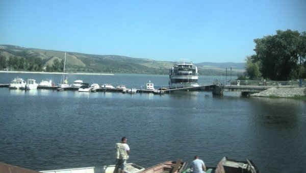 ОПШТИНА НУДИ ЛОКАЦИЈУ НА ПЛАЖИ: У плану водени парк на Сребрном језеру ОПШТИНА НУДИ ЛОКАЦИЈУ НА ПЛАЖИ: У плану водени парк на Сребрном језеру