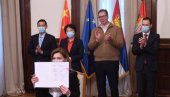 POTPISAN VAŽAN UGOVOR: Vučić razgovarao s predstavnicima Sinofarma - stiže još dva miliona doza POTPISAN VAŽAN UGOVOR: Vučić razgovarao s predstavnicima Sinofarma - stiže još dva miliona doza