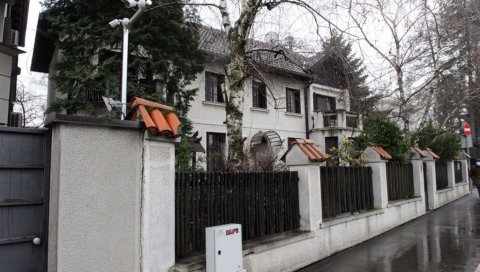 ОЦА МУ УБИЛИ ПРЕ 19 ГОДИНА: Трагична судбина младића који се синоћ убио на Дедињу ОЦА МУ УБИЛИ ПРЕ 19 ГОДИНА: Трагична судбина младића који се синоћ убио на Дедињу
