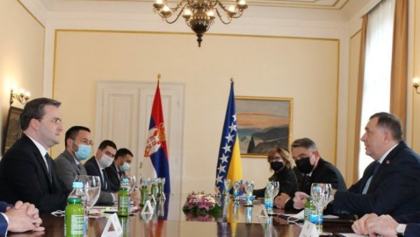 „ЗАХВАЛНОСТ СРБИЈИ И ВУЧИЋУ“: Чланови Председништва БиХ са министром Селаковићем „ЗАХВАЛНОСТ СРБИЈИ И ВУЧИЋУ“: Чланови Председништва БиХ са министром Селаковићем