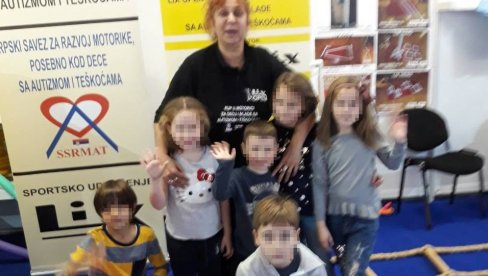 НЕПОТРЕБНЕ ПРОВЕРЕ АУТИЗМА: Иако су развојне сметње код деце трајне, морају редовно да их потврђују, ради добијања туђе неге НЕПОТРЕБНЕ ПРОВЕРЕ АУТИЗМА: Иако су развојне сметње код деце трајне, морају редовно да их потврђују, ради добијања туђе неге