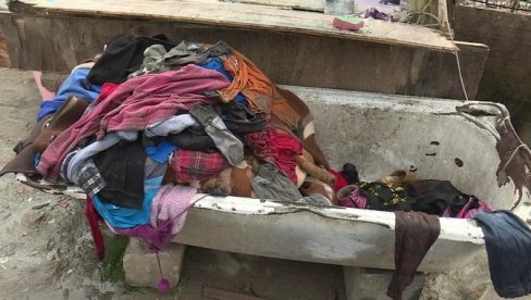 НИСМО НИ ЗНАЛИ ДА ЈЕ ТРУДНА, САМА СЕ ПОРОДИЛА: Родитељи ухапшени због сумње да су породили ћерку, па бацили бебу, син тврди другачије НИСМО НИ ЗНАЛИ ДА ЈЕ ТРУДНА, САМА СЕ ПОРОДИЛА: Родитељи ухапшени због сумње да су породили ћерку, па бацили бебу, син тврди другачије