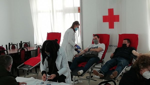 ПОЗИВ ДАВАОЦИМА КРВИ: Неопходна драгоцена течност ПОЗИВ ДАВАОЦИМА КРВИ: Неопходна драгоцена течност