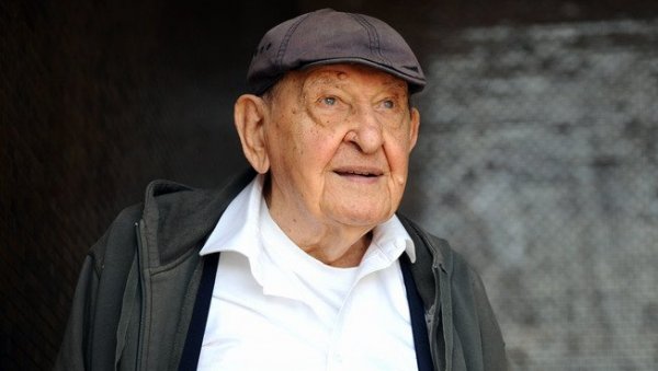 УМРО ЈЕ НА ГОДИШЊИЦУ ПОЧЕТКА НАТО АГРЕСИЈЕ: Овако је Власта Велисављевић говорио о бомбардовању Југославије УМРО ЈЕ НА ГОДИШЊИЦУ ПОЧЕТКА НАТО АГРЕСИЈЕ: Овако је Власта Велисављевић говорио о бомбардовању Југославије
