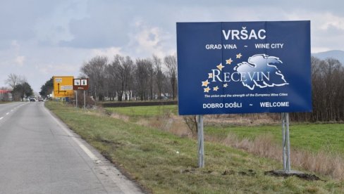 ПОНОСНИ НА ЧЛАНСТВО У РЕЦЕВИН-У: На улазу у Вршац постављена табла, која указује да се улази у град вина ПОНОСНИ НА ЧЛАНСТВО У РЕЦЕВИН-У: На улазу у Вршац постављена табла, која указује да се улази у град вина