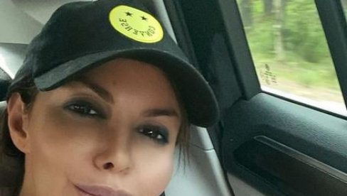 ŽENA SLAVNOG FUDBALERA U KRITIČNOM STANJU: Umalo ostala bez nosa zbog autoimune bolesti, a sada je na respiratoru ŽENA SLAVNOG FUDBALERA U KRITIČNOM STANJU: Umalo ostala bez nosa zbog autoimune bolesti, a sada je na respiratoru