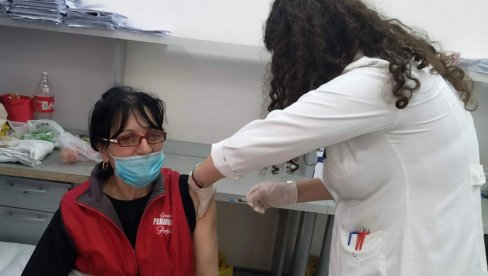 ИМУНИЗАЦИЈА У ПАРАЋИНУ У ЋУПРИЈИ: У ова два града досад утрошено укупно више од 18.500 доза вакцина различитих произвођача ИМУНИЗАЦИЈА У ПАРАЋИНУ У ЋУПРИЈИ: У ова два града досад утрошено укупно више од 18.500 доза вакцина различитих произвођача